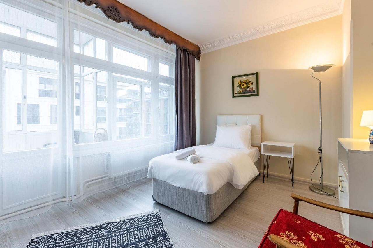 Charming Apartment Surrounded By Vibrant Attractions In Kadikoy Istanbul Eksteriør billede