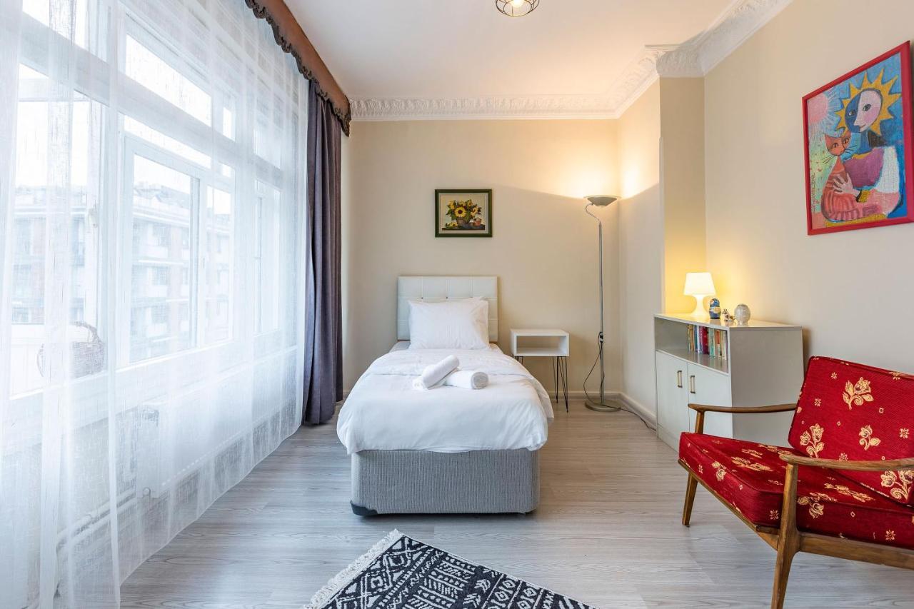 Charming Apartment Surrounded By Vibrant Attractions In Kadikoy Istanbul Eksteriør billede